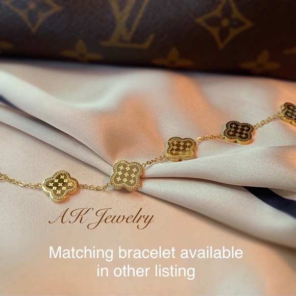 💎18k EARRINGS Gold Plated Pierced Clover, Flower - Picture 8 of 9